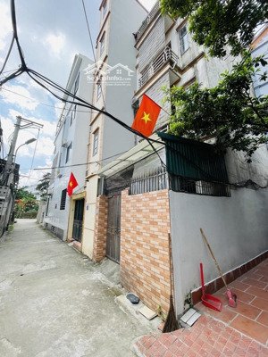 nhà lô góc, ô tô đỗ trước cửa, tiện ích tuyệt vời, cạnh khu ngoại giao đoàn, giá tăng từng năm