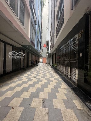 nhà đẹp quan hoa ngõ ô tô tránh vài bước ra phố ô tô vào nhà. giá 12tỷ