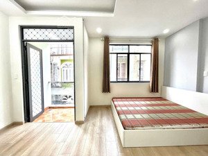 cho thuê phòng ban công, xa bếp - thích quảng đức, phú nhuận gần q3,q1, bình thạnh, tài chính - mkt