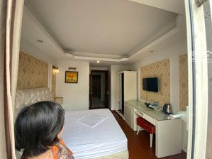 cho thuê mp lò sũ, 300m2, 6 tầng hàng hot uy tín, mọi mô hình, giá 100 tr/th. lh : 