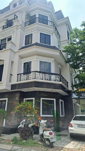 bán biệt thự lô góc mipec ngay chân chung cư vừa ở vừa kinh doanh 130m2, 5t, 32 tỷ