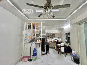 hạ giá 300tr bán gấp nhà lô góc ngõ 191 lũng đông