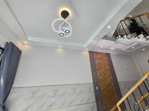 bán nhà chính chủ mới 100% có shr đường chiến lược