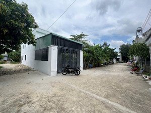 chủ gửi bán căn nhà gác lửng tại kp3 tân định, 2 mặt tiền thoáng mát, shr, mtd bê tông 6m