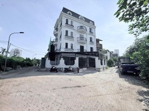 cho thuê nhà cổ nhuế, 180m2, 4 tầng, lô góc, nhà mới, thang máy, 34tr500