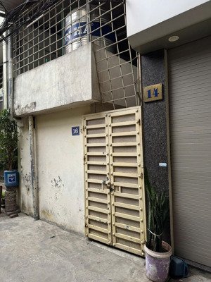 bán nhà mặt ngõ ngay cổng chính công viên thủ lệ