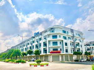 cần tiền bán gấp căn him lam đường 30 m, trục đường đôi 5 tầng.lh: 