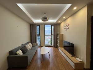 cho thuê căn hộ 2pn hướng đông nam, có slot oto ở hầm