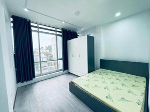 gđ chuyển lên chung cư pass lại chdv 2pn tâm huyết mặt tiền trần phú,quận 5. ở 4 người 4 xe ok