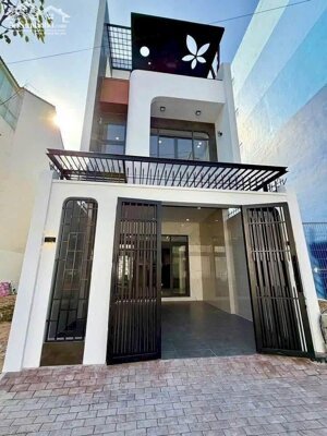 Nhà lầu vừa hoàn thiện bàn giao ngay cho khách