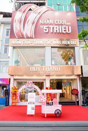 cho thuê nhà mặt phố chùa bộc, đống đa diện tích: 90m2, mặt tiền rộng 8,5m, cực hot!