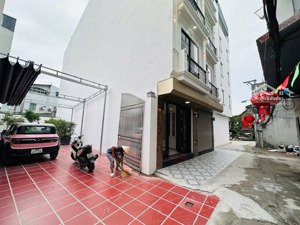 bán nhà phố tại: đại cát .liên mạc bắc từ liêm. ha nội 34.3m 5 tầng. tần 1 để xe .phòng khá