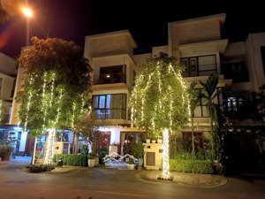 nghỉ dưỡng giữa phố - biệt thự vườn garden city thạch bàn dt 144m2 mt 8m