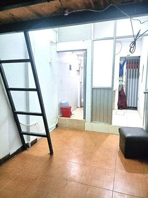 phòng trọ gần cầu nguyễn tri phương-q5, có gác+máy lạnh giá 2,5 triệu/tháng 