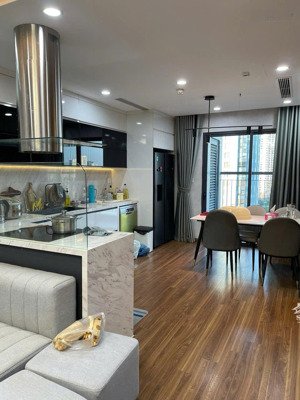 chính chủ bán 2pn,70m2,full nt đẹp, tầng trung, chỉ 7,2 tỷ. lh: 0343,202.831