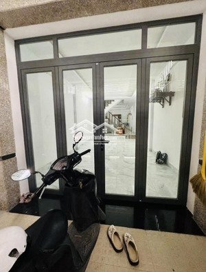 khu víp đường bờ bao đối diện công viên. ngang 4m dài 20m. đúc 3 tấm. giá tốt 10,7 tỷ tl