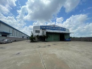 nhà cần bán kho xưởng đức hòa long an ngay bệnh viện lớn tân tạo dt 7577m2. 2 nhà xưởng giá 52 tỷ