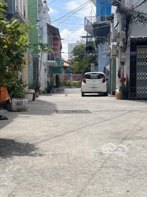 nhà 2 tầng mới dtsd gần 200m2, xe hơi ngủ trong nhà. ngay huỳnh tấn phát, bình thuận, tt quận 7