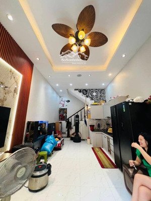 bán nhà 8,75 tỷ, 33,1m2, trung tâm cầu giấy cầu giấy, 5 tầng, sát ô tô.