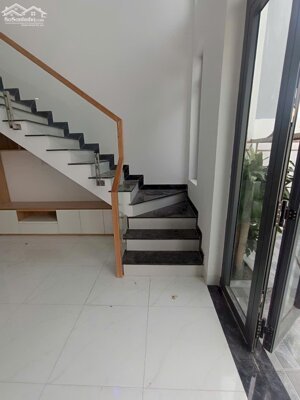 NHÀ GÁC LỬNG HOÀN THIỆN, CUỐI ĐƯỜNG ĐỒNG KHỞI, GIÁ CHỈ 400 TRIỆU NHẬN NHÀ