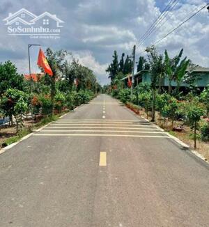 Đất Ngộp TP HCM mới, đường nhựa DT 600m2 thổ cư 200m2, Giá 650 triệu, sổ hồng riêng.