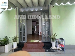 giảm mạnh bán gâp lô góc 2 mặt tiền có nhà sân vườn kiên cố_thích hợp xây biệt thự, chdv_9m x 15m