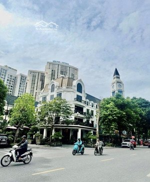 vị trí hiếm nhà bán , duy nhất 01 căn liền kề la casta mặt công viên , vị trí kinh doanh đỉnh cao .