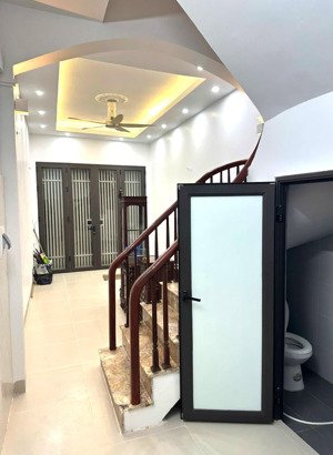 bán nhà phố quan nhân, thanh xuân 26 m2, 5 tầng, 3 phòng ngủ 4 vs, nhà đẹp.