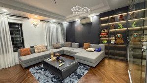 chính chủ bán căn nhà liền kề la casta văn phú , trục chính , nhà hoàn thiện nội thất siêu sịn sò .