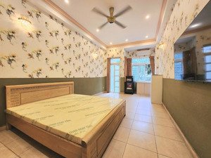 phòng rộng ban công full nội thất tân bình (gần sân bay tân sơn nhất , đh văn hiến,...)