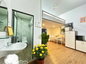 cho thuê căn hộ duplex có nội thất có cửa sổ lớn, phòng rộng đường 3/2, quận 10