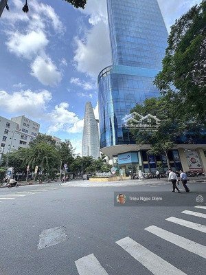 bán shophouse mặt tiền đường nguyễn thái bình .q1. ngang 5.6m. giáp hàm nghi. giá chỉ 20 tỷ.