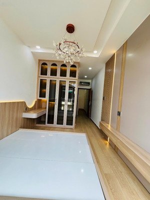 bán nhà hxh 410/27a cách mạng tháng tám, p 11, q 3 giá 8 tỷ 9. dt 36 m2 5 tầng ( có thang máy)