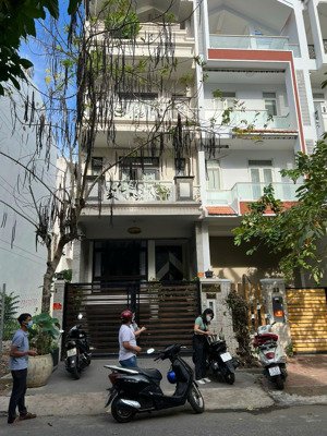 bán nhà him lam kênh tẻ 5x20m giá 28 tỷ tl, sổ hồng, nội thất đầy đủ, mt đường số 5