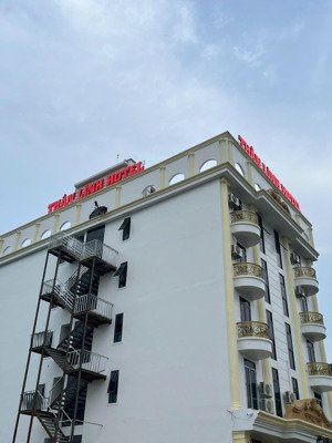 khách sạn mới xây tại kcn wha với đầy đủ nội thất hiện đại gồm 21 phòng, 5 tầng, 1 tum 1 hầm