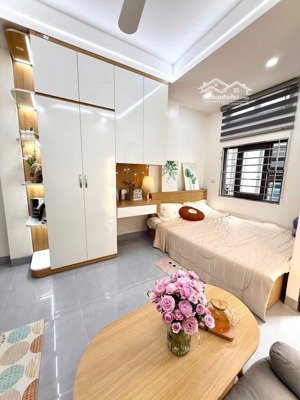 nhà láng hạ 79m*5t, mt 5m, ngõ 2m, gần phố, 8 phòng khép kín, cho thuê 40tr/tháng, thang máy 13.5tỷ