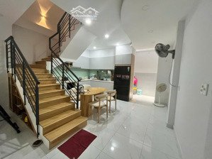 bán nhà hẻm xe tải. nhà mới 99% trang bị đầy đủ nội thất hiện đại