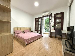 cho thuê phòng mặt phố thuỵ khuê - tây hồ - ô tô tránh - 2n1k- 2 ban công - full nội thất - chỉ 9tr