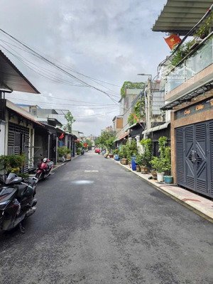 nhà sổ riêng tân đông hiệp 4 tỷ1 dt 112m