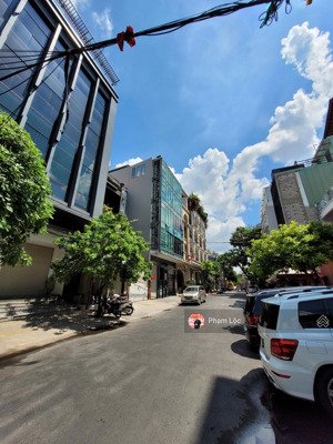 bán toà nhà nguyễn gia trí p.25,q.bình thạnh dt:12x20 cn:240m2 kc:hầm 7 tầng hđt:280tr/th giá:67tỷ