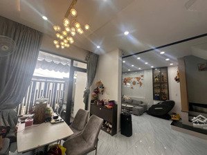 cần bán căn nhà hẻm bò năm quý - 296 lương định của. phường tây nha trang.