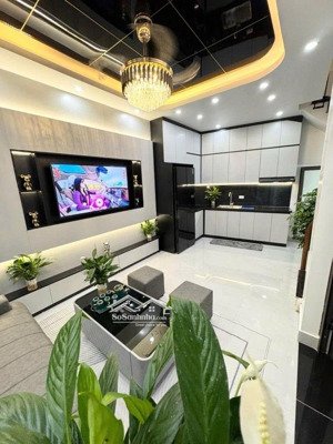 ô tô đỗ cổng - ngõ thông - gần phố - trước nhà thoáng sáng nhà đi vào ngõ trần khát chân,