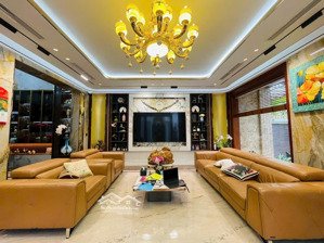 phố - phạm tuấn tài - vỉa hè 5m siêu kinh doanh. 62mx 5t. mt 5m - phố vip rất hiếm bán!!