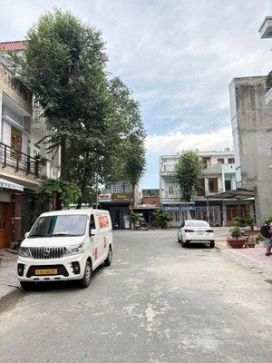 nhà 3 tầng kdc toa xe lửa gần vincom dĩ an 60m giá 4tỷ5