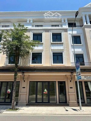 chính chủ cần bán căn shophouse đang kd hoa tươi, dòng tiền 25triệu/tháng.