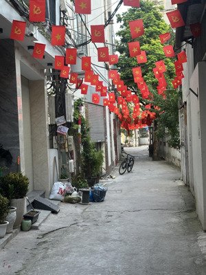 cần bán nhanh nhà tư đình bát khối long biên 34m2 ,5 tầng ô tô đỗ cửa