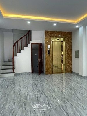 chủ nhà đã giảm hẳn 1 tỷ, giá chỉ còn 17.8 tỷ có thương lượng ra lộc cho anh chị em!