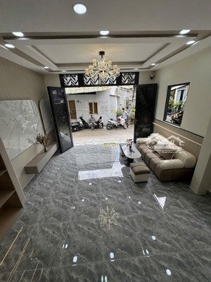 nhà 3 tầng mới xây - (4.6 x 8.3m) - đường thông xe tải - nội thất cao cấp - gần vòng xoay phú lâm