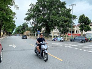 bán nhà biệt thự phố nguyễn sơn - lô góc 3 mặt thoáng - ô tô vào bồ đề hà nội