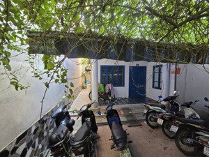 cầu giấy 136/141m - mt 8.4m - 3 tầng - ô tô 16c đỗ cửa - đầu tư xây toà vp - 38.5 tỷ